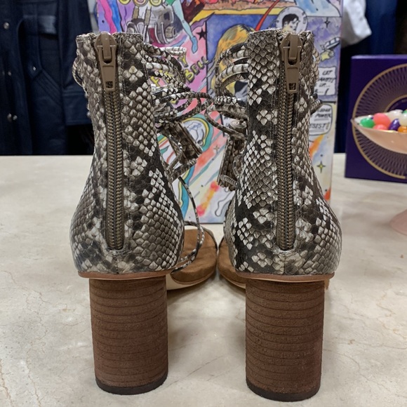 JEFFREY CAMPBELL FOR FREE PEOPLE KINSIE STRAPPY SNAKE SANDALS IN BEIGE SIZE 8 - Picture 11 of 15